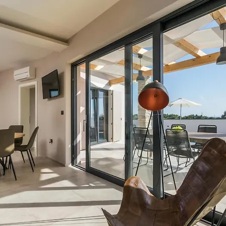 Beautiful With Sea View Villa Galizana