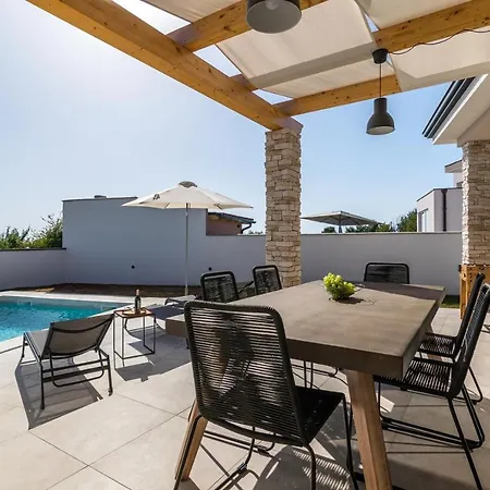 Beautiful With Sea View Villa *